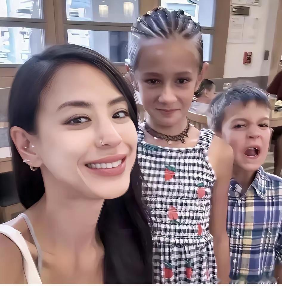 江语晨一把好牌打烂了。她婚后定居美国，如今参加浪姐综艺，美国丈夫趁她工作，突然起