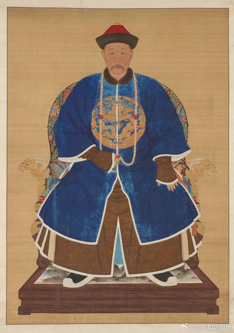 康熙驾崩次日，雍正便将最大的政治对手胤禩推上权力高位。在四位总理事务大臣中，胤禩