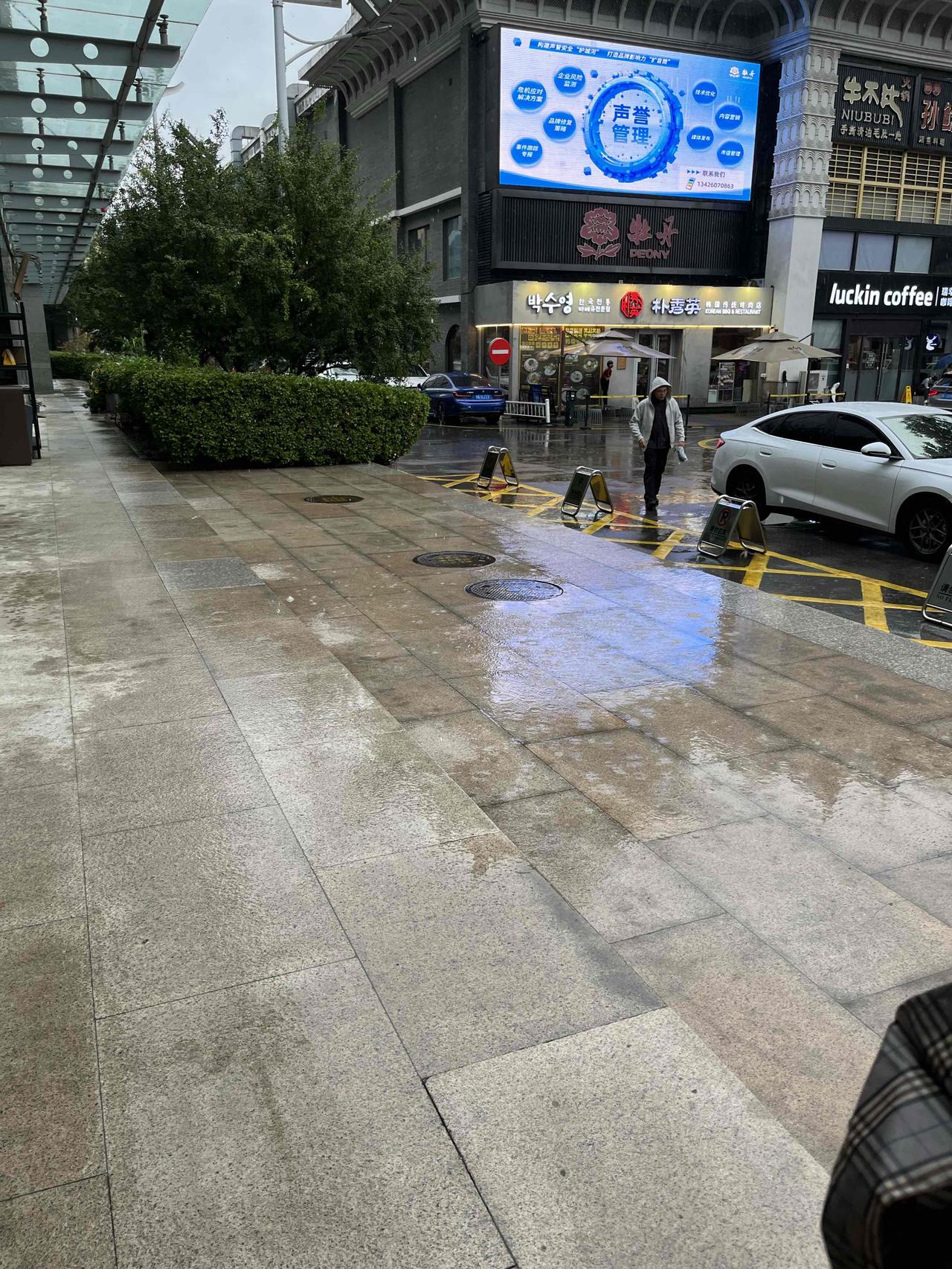 北京只要一下雨，外卖订单就井喷！北京下雨，点的京东外卖无骑手接单。好在平台发