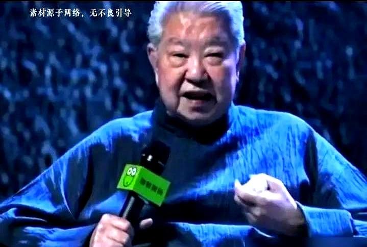 我常想，蔡澜那股子“仙气”里，其实藏着一股极冷的清醒。那不是天生的潇洒，是他在