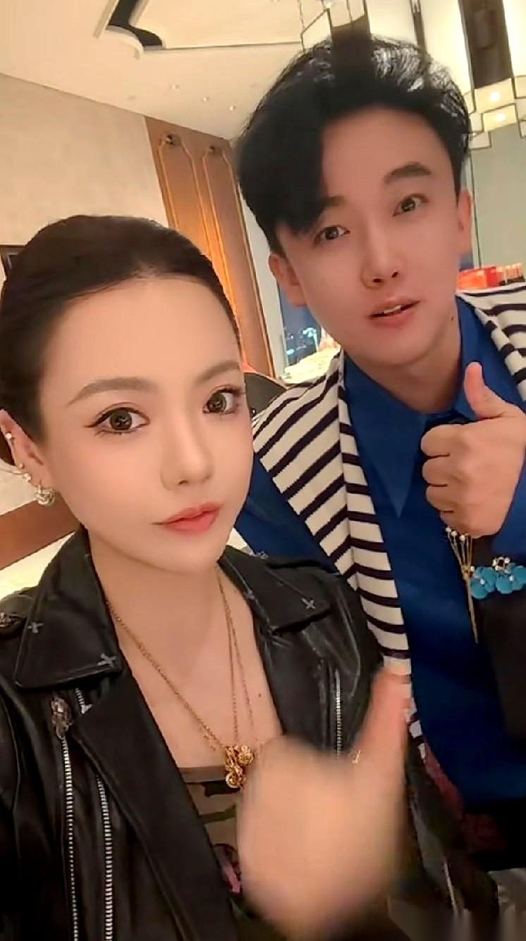 屏幕前恨不得撕破脸皮，屏幕后却坐在一起推杯换换盏。辛巴的徒弟蛋蛋在最近的活动后