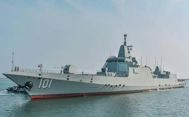 055配备200多枚导弹，假如海战爆发，导弹打完了该咋办？实不相瞒，055打完导