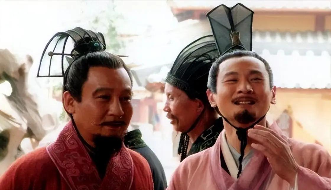 前131年，丞相窦婴被斩首示众。汉武帝的舅舅田蚡得知后，吓得晕了过去。田蚡和窦婴