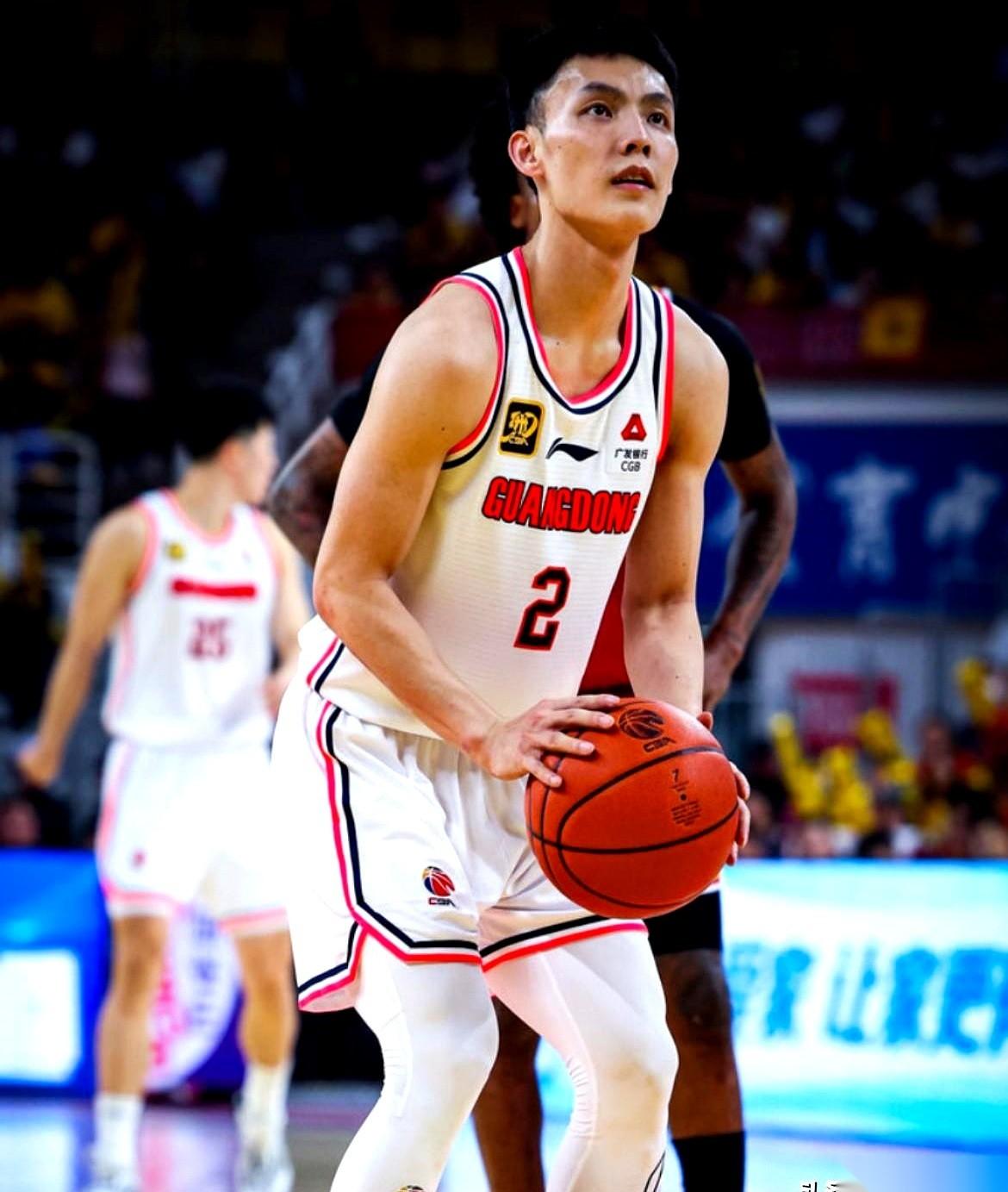 CBA打完10轮，我翻了眼数据，差点没把手机吓掉。有个事儿，越想越觉得离谱。