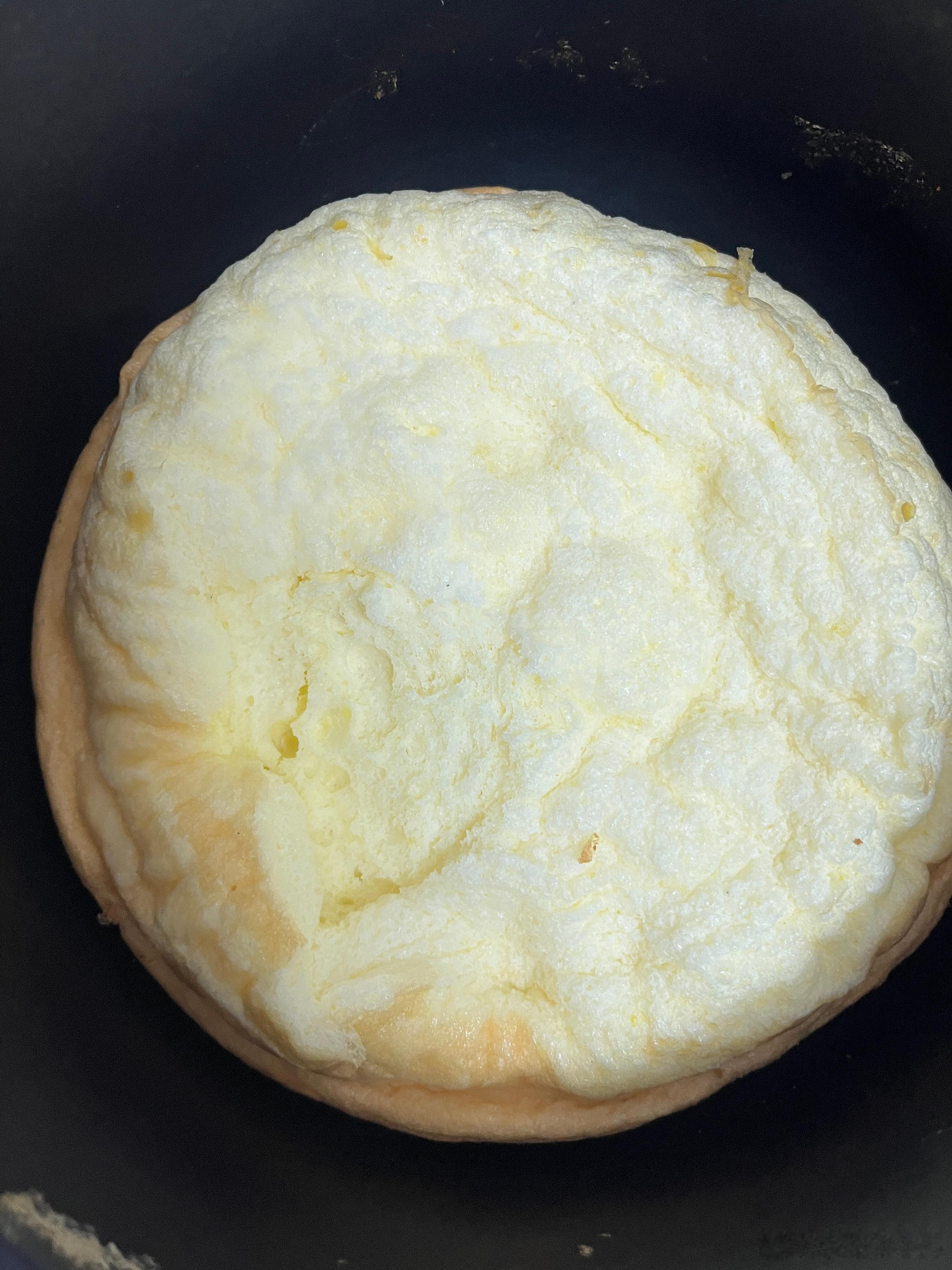 下午给娃做了蛋糕，没有成功，又不知道哪里出了错，怎么别人做得好好的，到我这里又翻