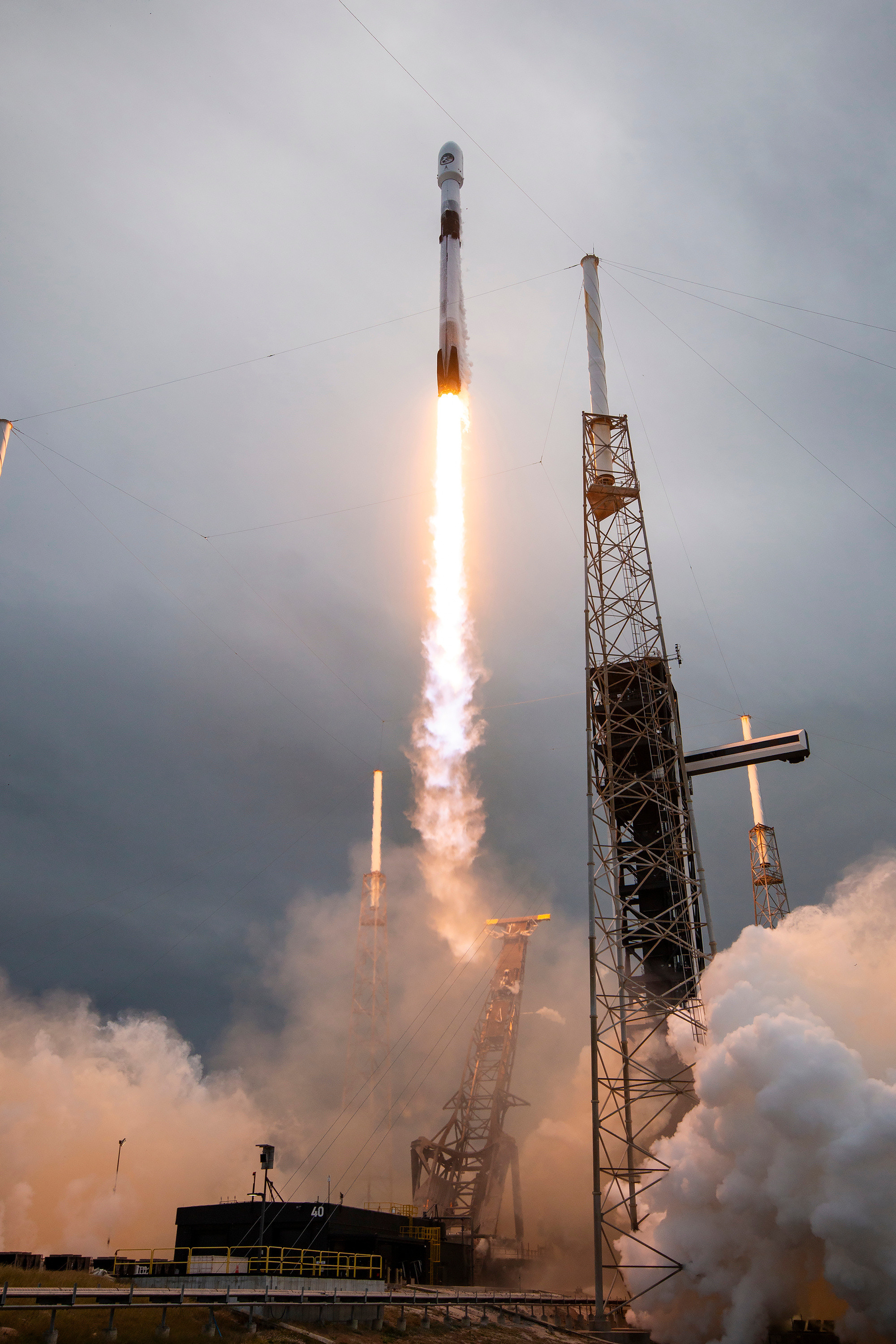 今天03:16，SpaceX在卡纳维拉尔角太空军基地SLC-40，使用Falco