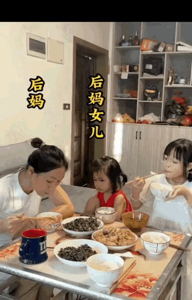 一个爷爷想孙女了，他来到了儿子家，不料他发现孙女在盘子里夹了一块肉，让后妈打掉了