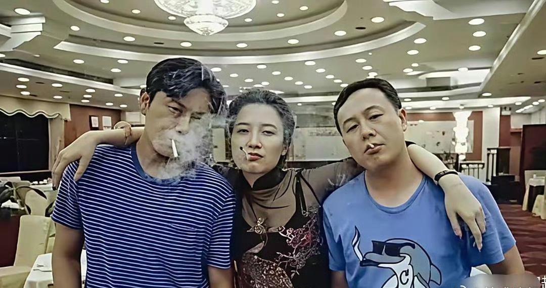 这照片也太坑了吧，估计宋佳就算掏20万，也恨不得立马把它给删咯！