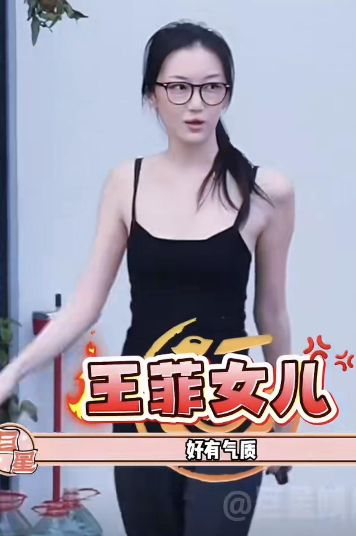 【王菲女儿李嫣近照曝光！网友：女大十八变】王菲李亚鹏之女李嫣，今年20岁。