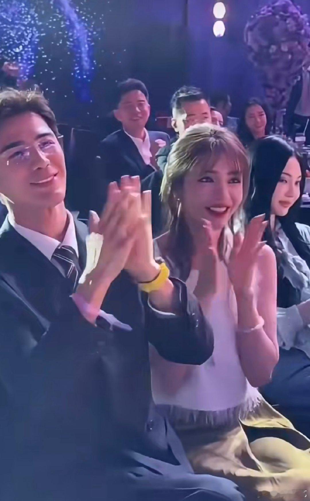 黄子韬徐艺洋婚礼主桌视角黄子韬徐艺洋的婚礼主桌终于解锁主桌名场面！宁艺卓、严浩