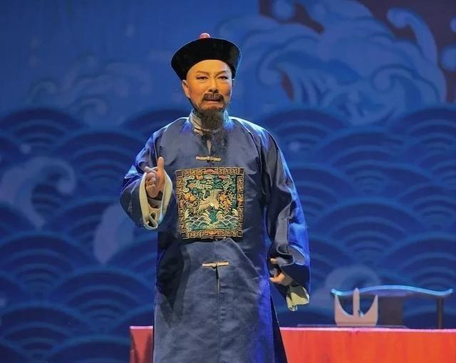 1911年，即清宣统末年，广西富川县一个瑶族村妇被强盗拦截，村妇问:“劫财还是劫