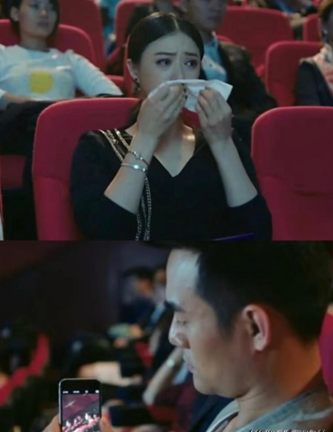 他偷拍下她听音乐会流泪的侧脸，发给了另一个女人。两个人在手机屏幕两端，对着这张