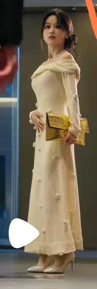 余茵新剧《红糖姜汁》刚上线就爆了！热度直接破亿，霸屏热播榜TOP1。这次