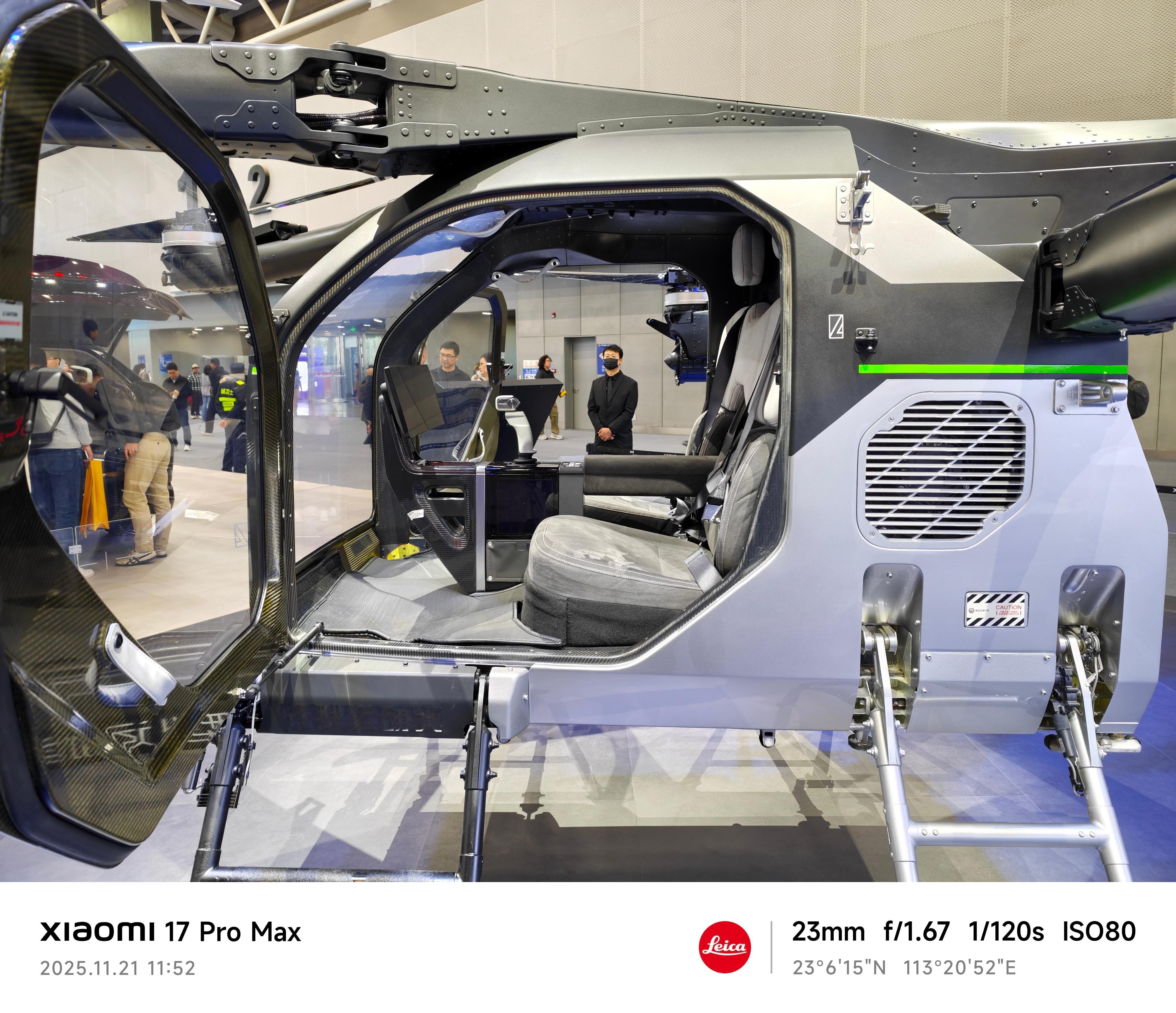 第一次近距离的接触到小鹏汇天的陆地航母，还是觉得不可思议，因为这个东西明年就上市