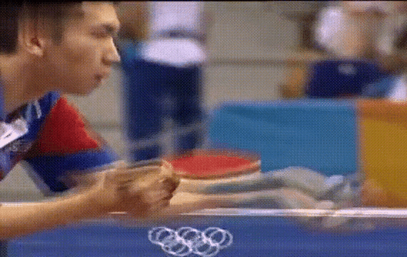 乒乓历史上打球最具观赏性的球员是柳承敏，凶狠的侧身爆冲十分残暴炸裂。许昕的球观赏