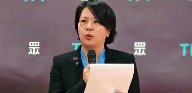 民进党把李贞秀请上节目，本来剧本写好了，让她开口骂大陆，结果她当着主持人的面直接