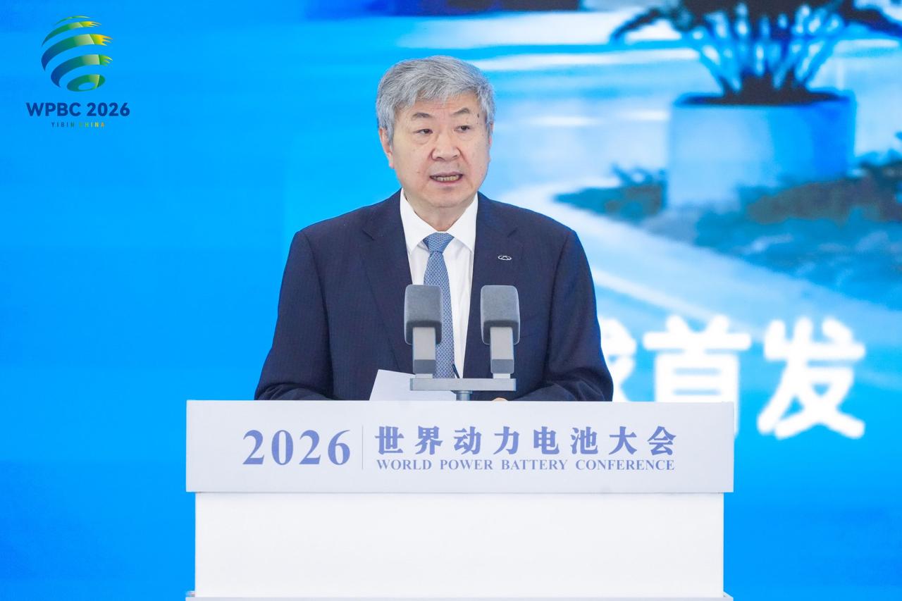 2026年，新能源车圈最炸裂的事，不是哪款车又降价了，而是原来被车企捧成神一样