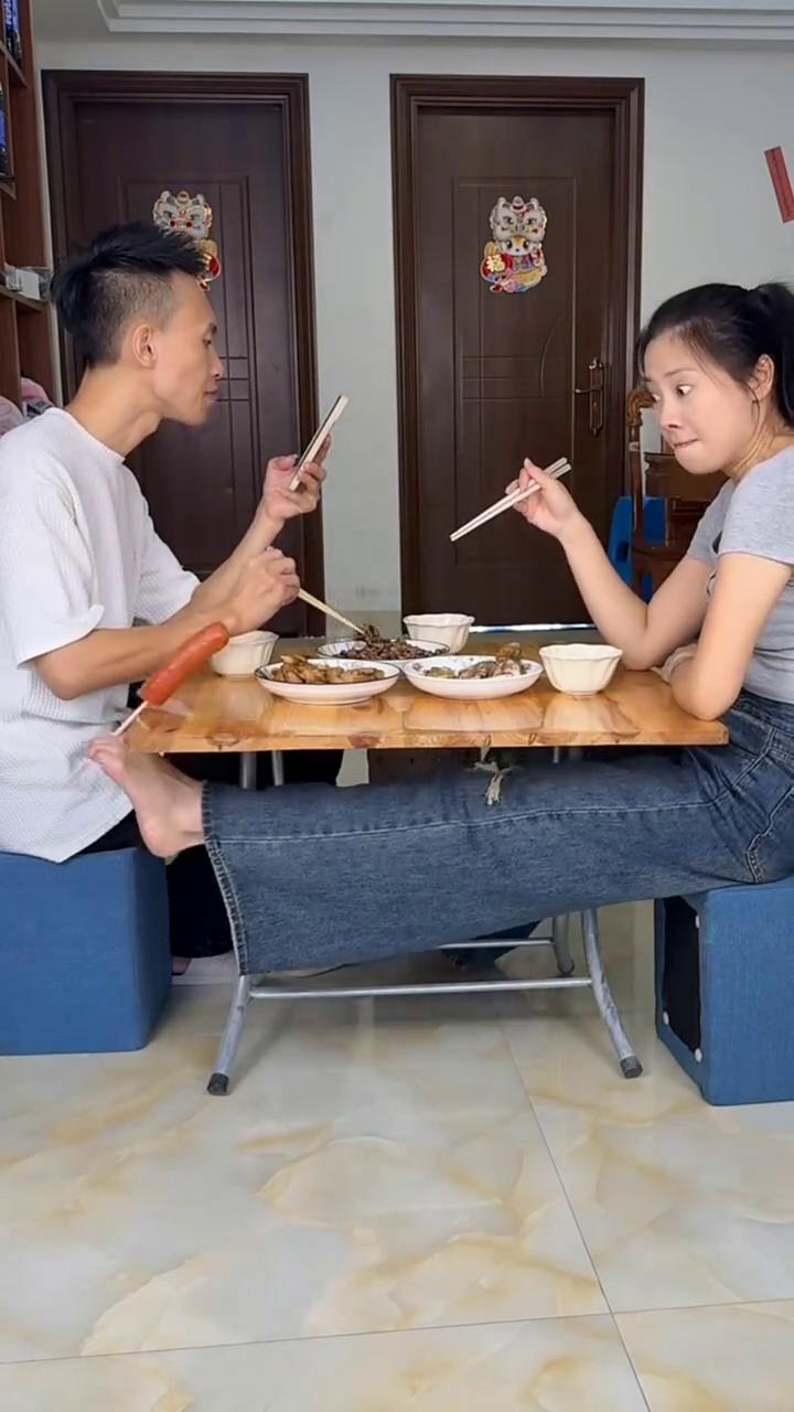 我的梦想就卖了三两三，换来了灶台上的一日三餐。熬一锅时间，嚼一口从前。