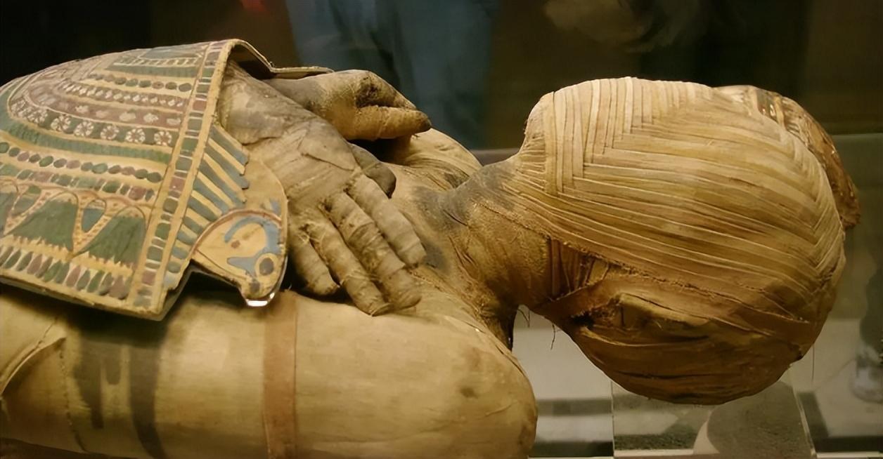 中世纪到近代早期的欧洲人提起“木乃伊”，脑子里不只是金字塔和诅咒，很多人真把它当