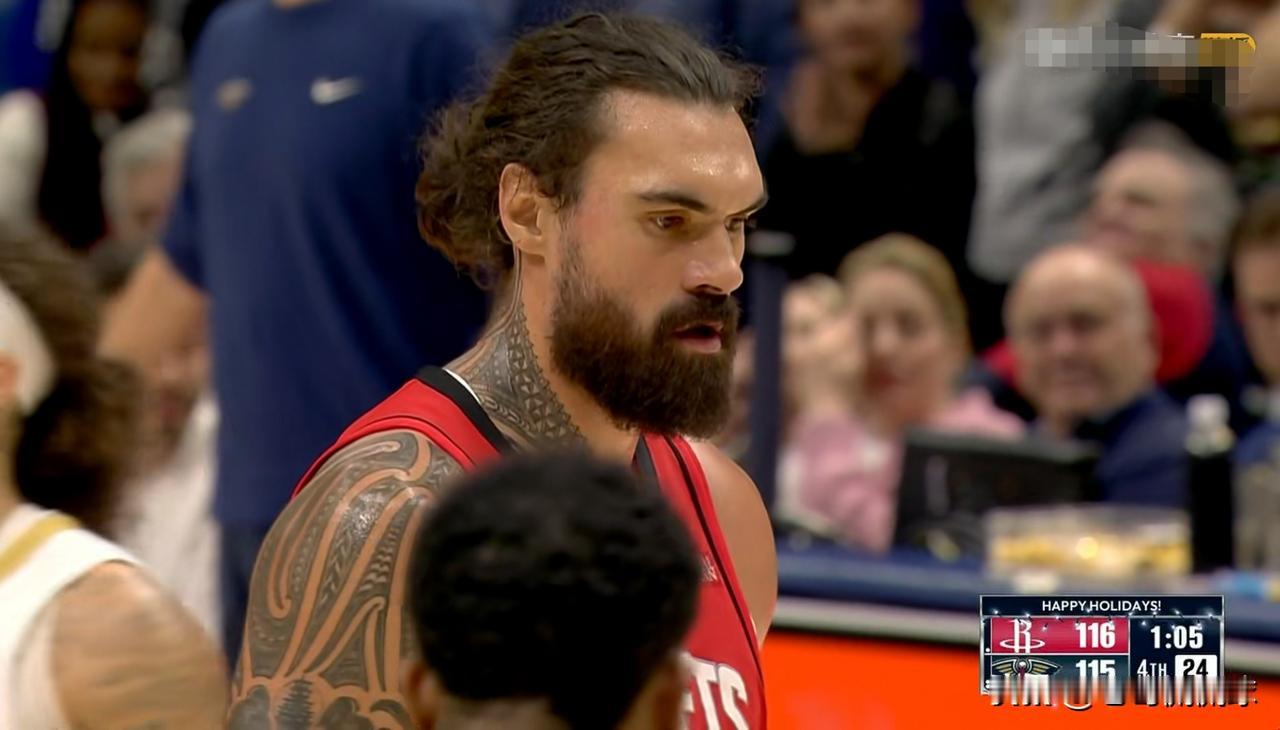 火箭中锋亚当斯真是太让人吃惊了！在今天火箭客场以128：133输给鹈鹕的比赛中，