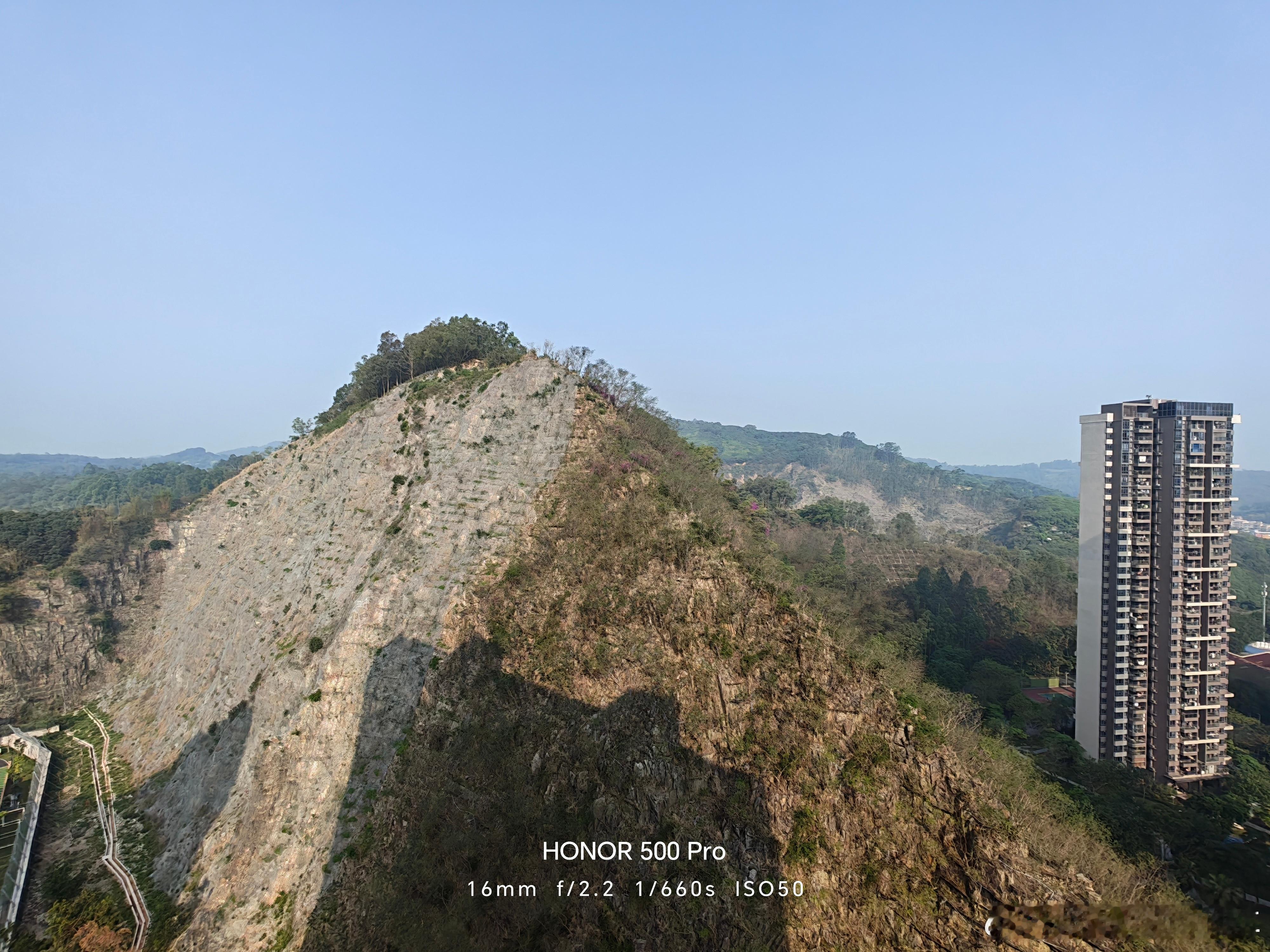 荣耀500Pro上手一个月，这屏幕尺寸和重量，简直不要太香了。话说国产手机厂商