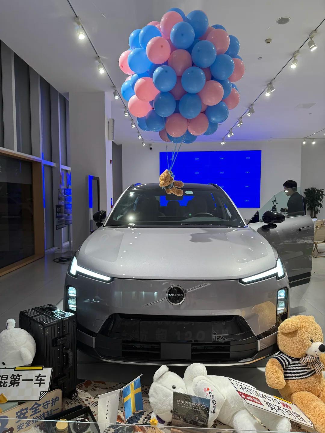 XC70的后排给了我一个大惊喜看了沃尔沃XC70实车，最打动我的不是设计，而是设