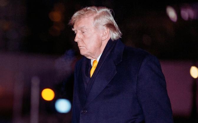 中国抛售美债？根据知情人士透露，目前中国监管部门，已经向不少银行发出提醒，建议减