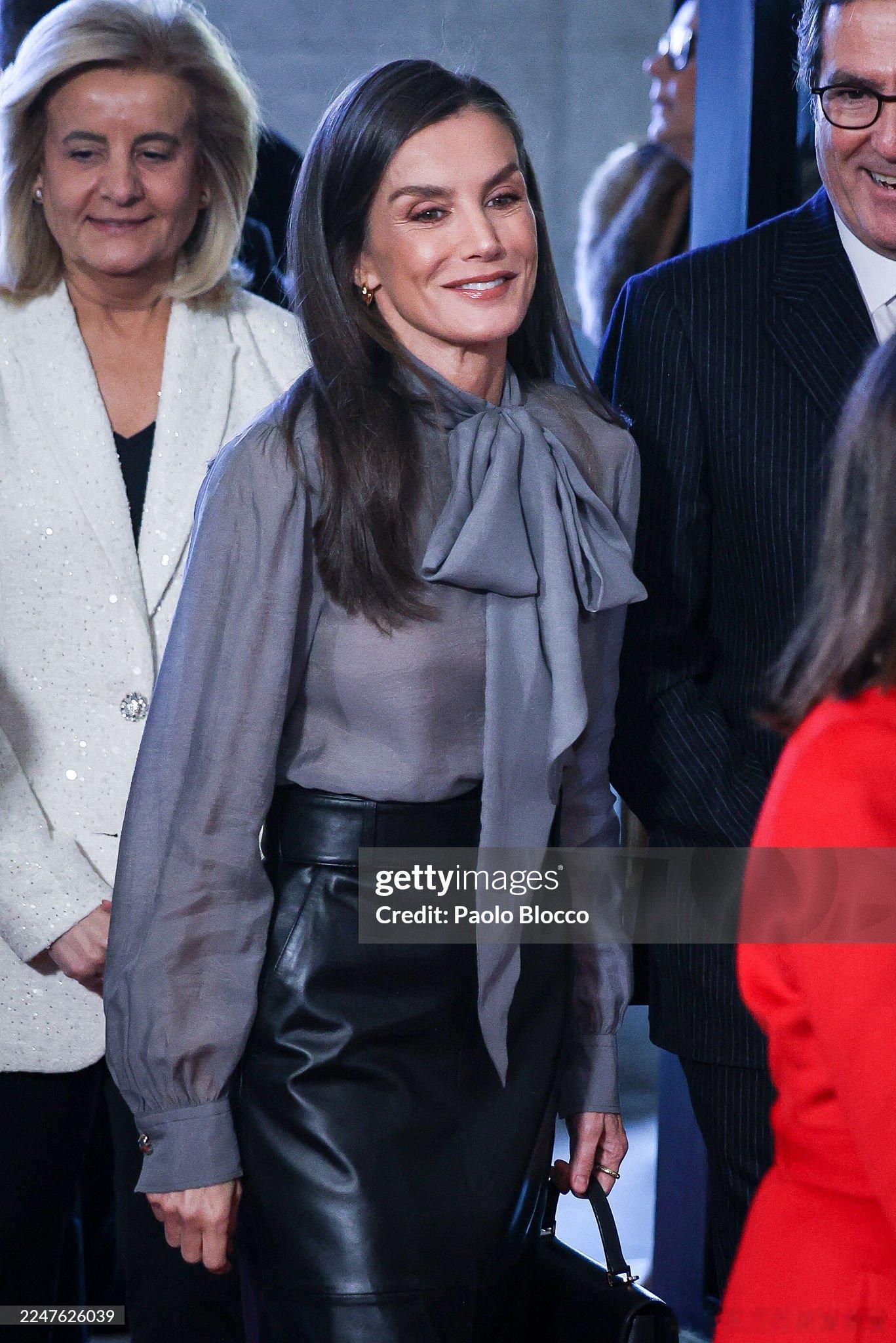 2025.11.20西班牙王后莱蒂齐亚出席CEOE基金会成立40周年庆典，新套