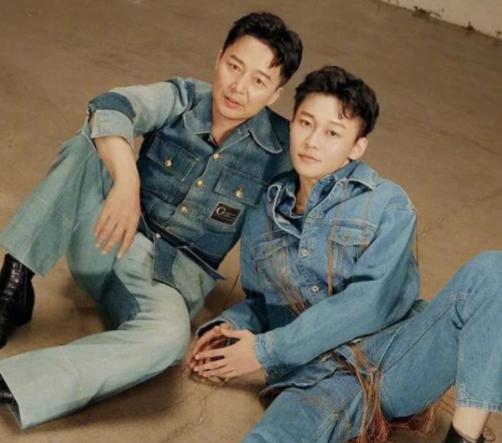 2001年，刘奕君看着铁了心要离婚的妻子表示同意离婚，不过有一个要求，等他说完妻