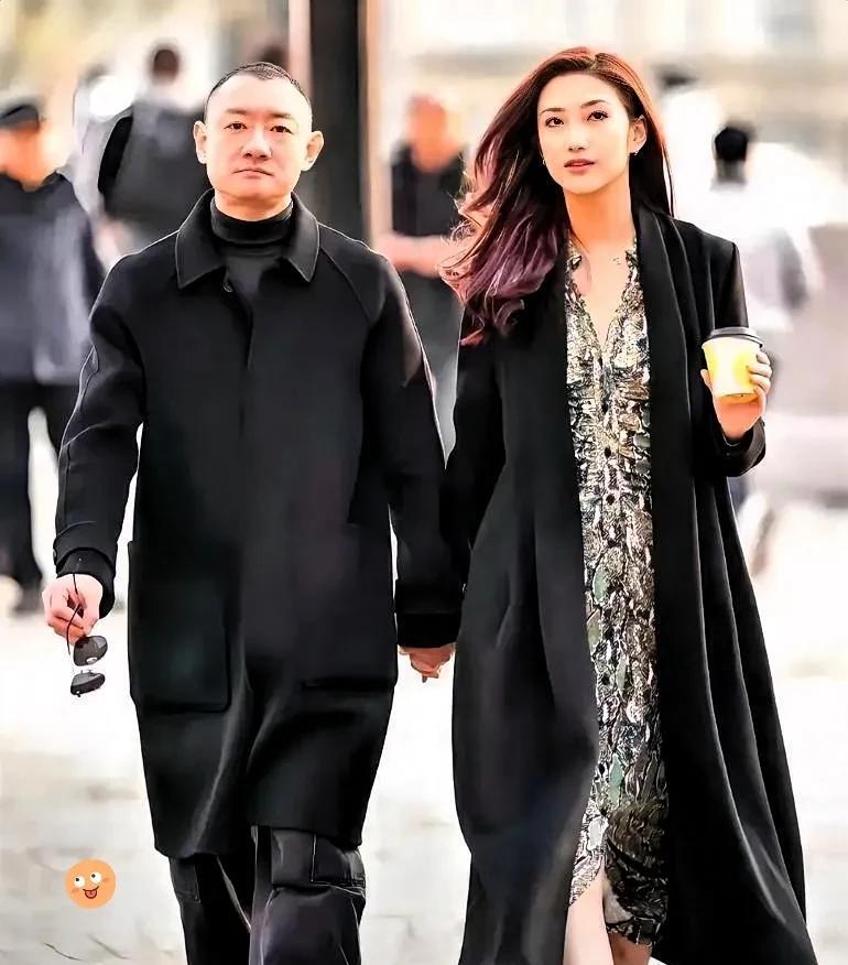 汪雨大少爷结婚了，这位圈内少爷级别的人物终于步入婚姻的殿堂。妻子崔璨，身高1