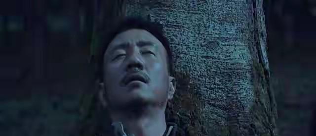 汤德远的行为，用我们现在的眼光来看，藏着巨大的风险。昨天晚上《归队》里，鲁排长