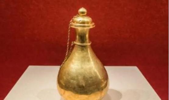 1951年，考古学家在万历皇帝妃嫔的墓中发现了一只小金瓶，里面盛有神秘液体，化验