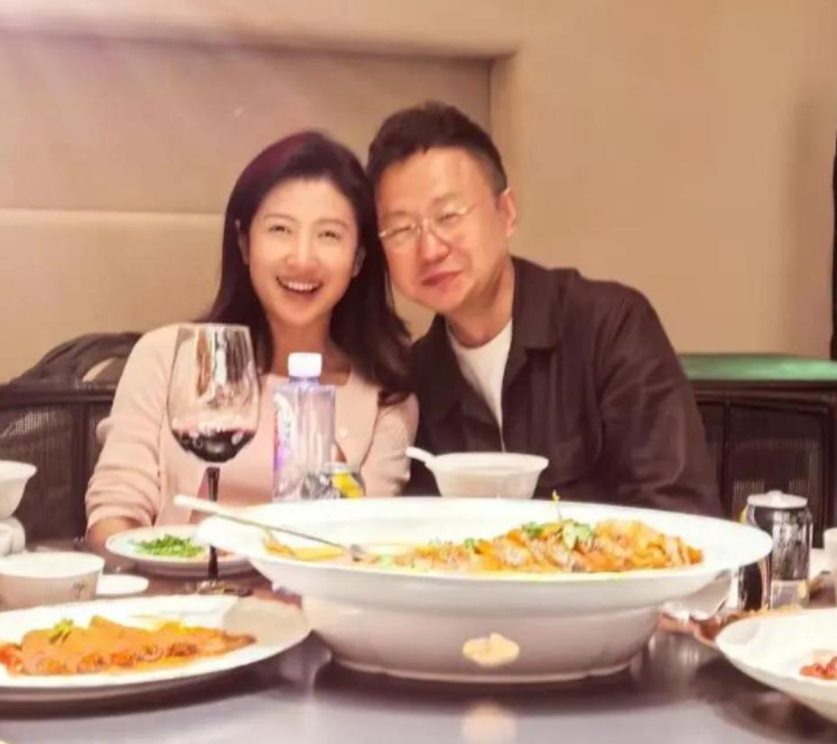 2017年，著名主持人刚强向春妮求婚，春妮表示：“结婚可以，但是咱先说好，我不会