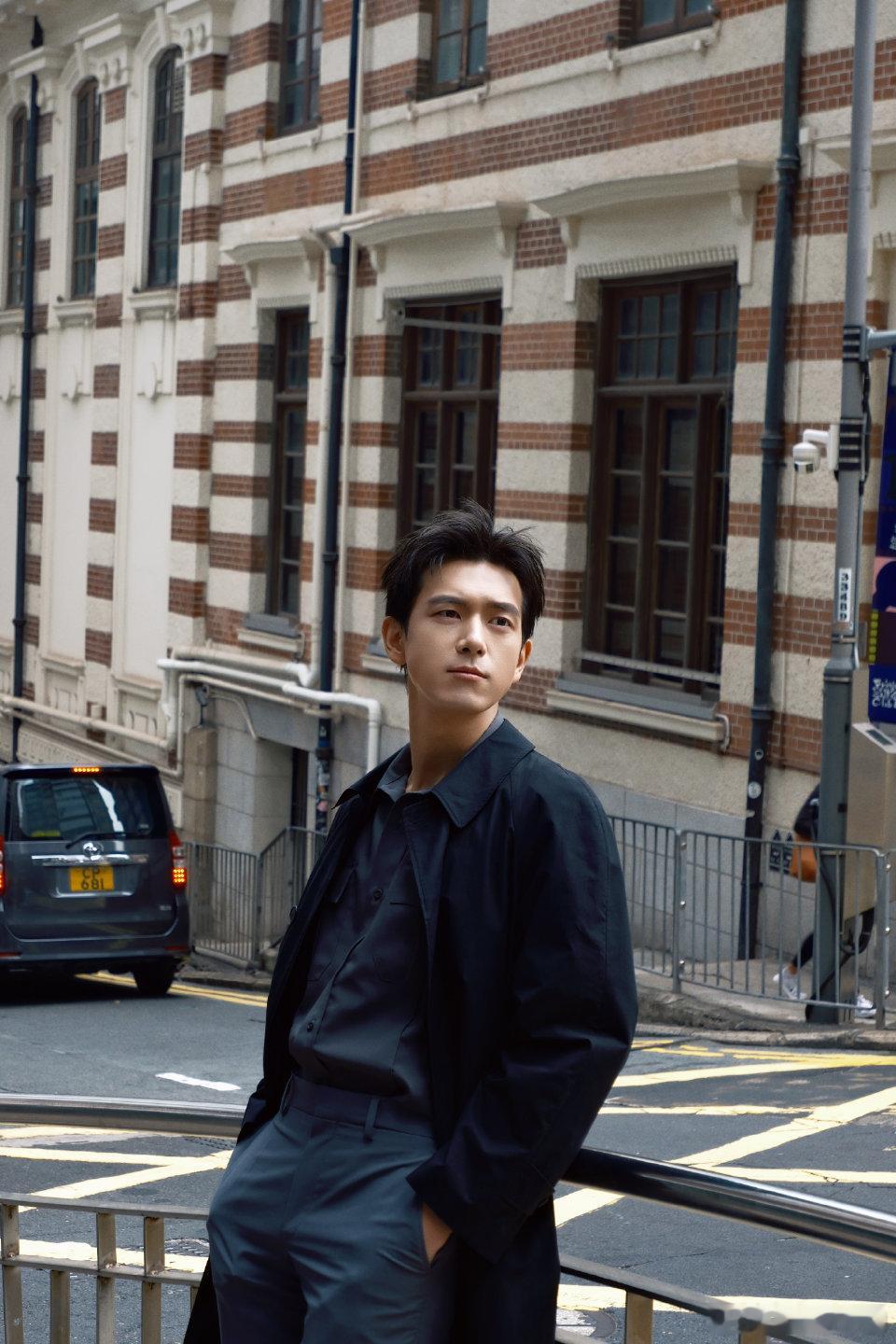 叮咚，有一只港风大帅哥闪现李现