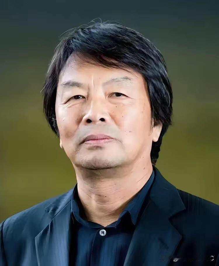 职场上有个很邪门的现象：干活的累到吐血，汇报的在那唾沫横飞。去年新领导上任，