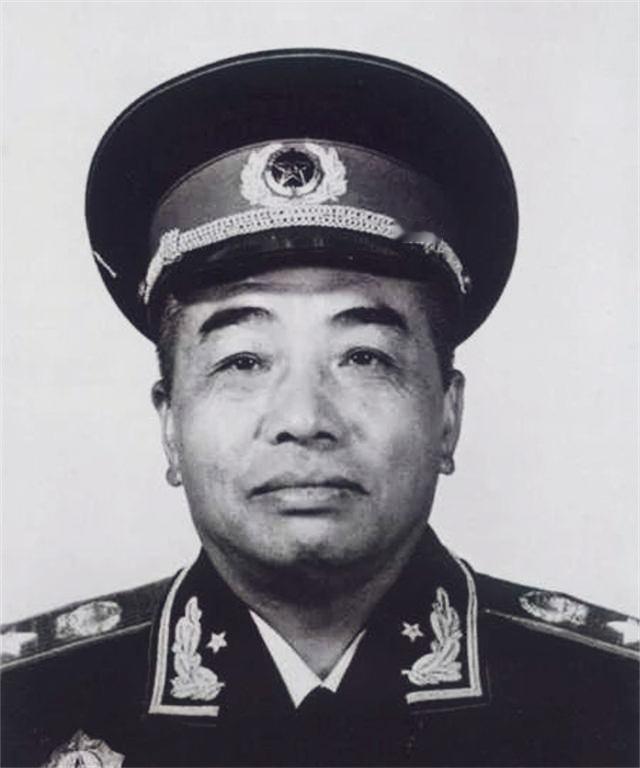 1957年，一次军委会议上，彭德怀指着刘伯承怒骂：不要忘了，红军时期，教条主义可