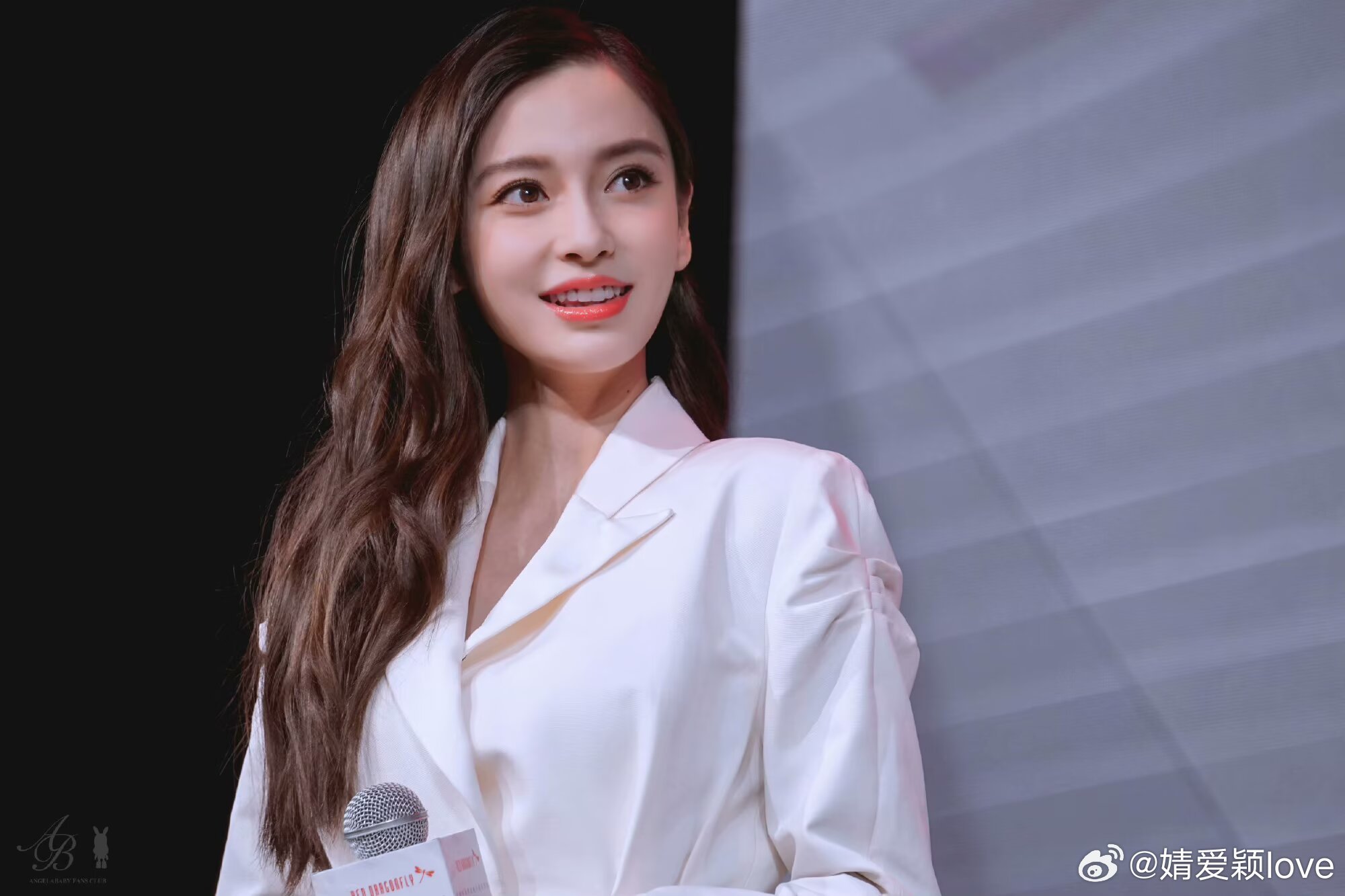 angelababy[比心]杨颖我衷心希望你的日子里总有光亮，笑起来的时