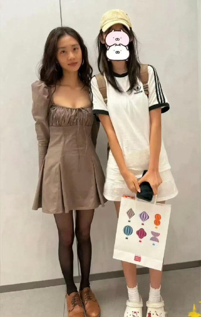 网友国外偶遇黄磊女儿，黄多多打扮成熟，明星气质藏也藏不住！