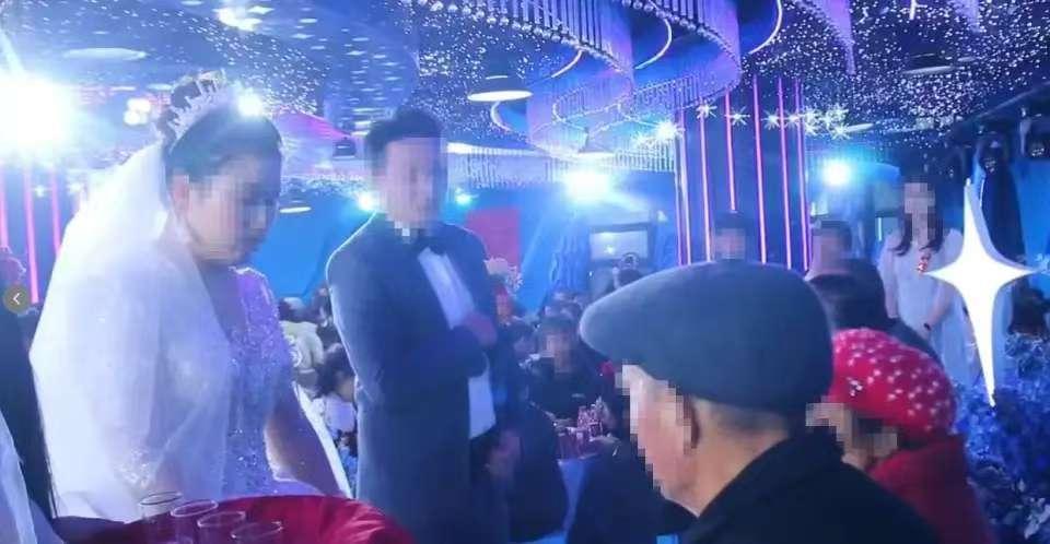 四川达州，38岁男子经人介绍认识了比自己小8岁的女子，对方戴着眼镜，自称是一名老