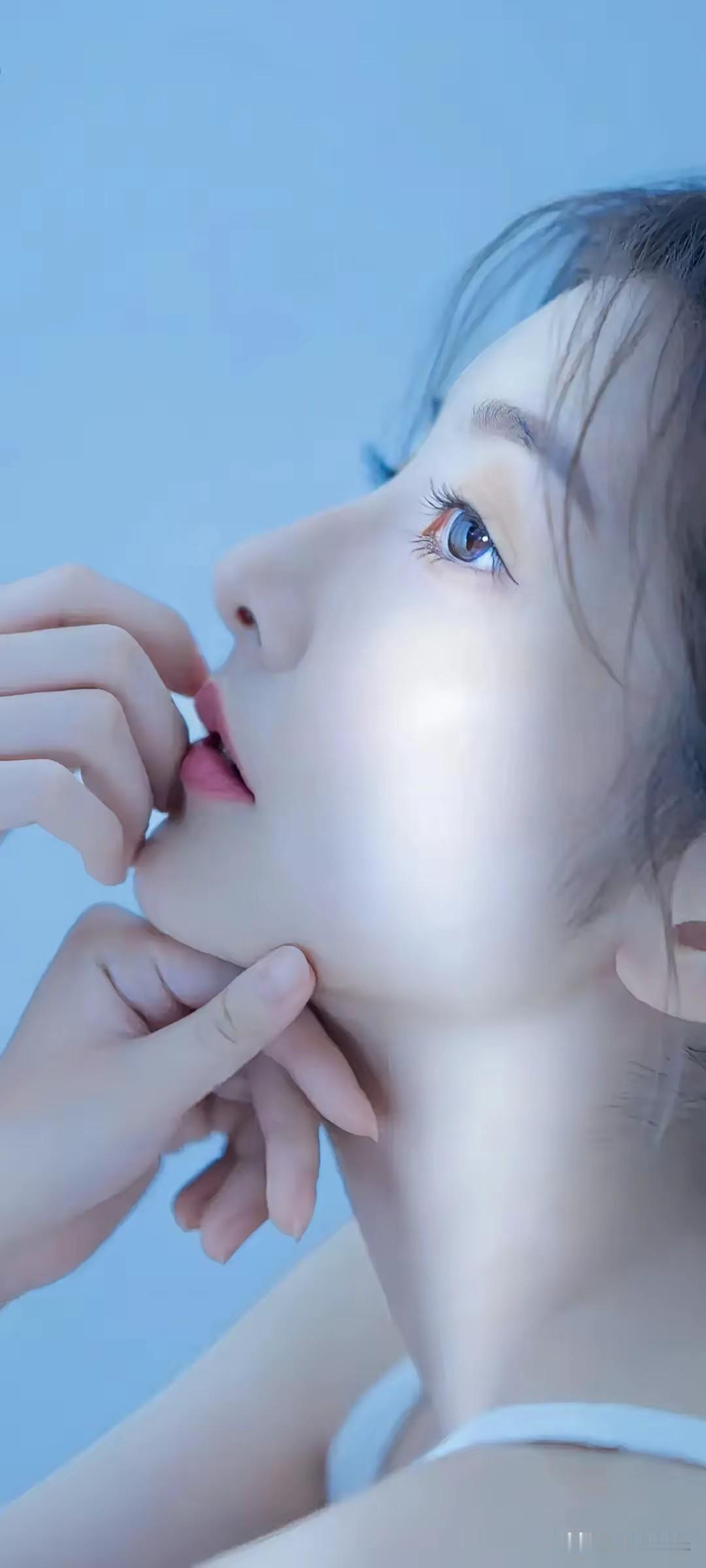 人越上了年纪，童年被亏待过的事，就越清晰。