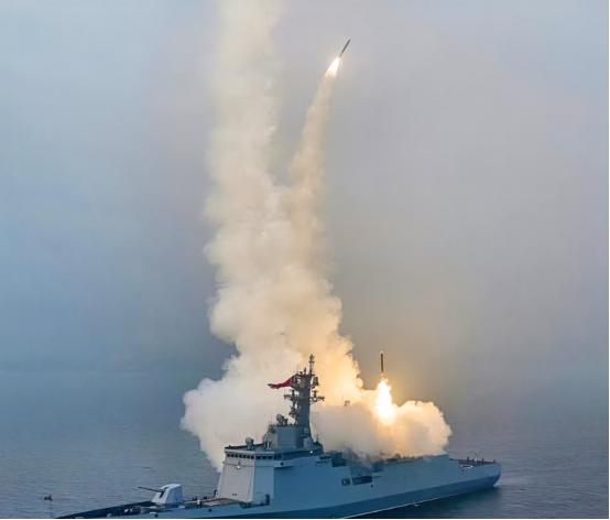 太尴尬了！就在美国被曝光正在考虑将驻韩美军的防空资产爱国者导弹系统和萨德导弹系统