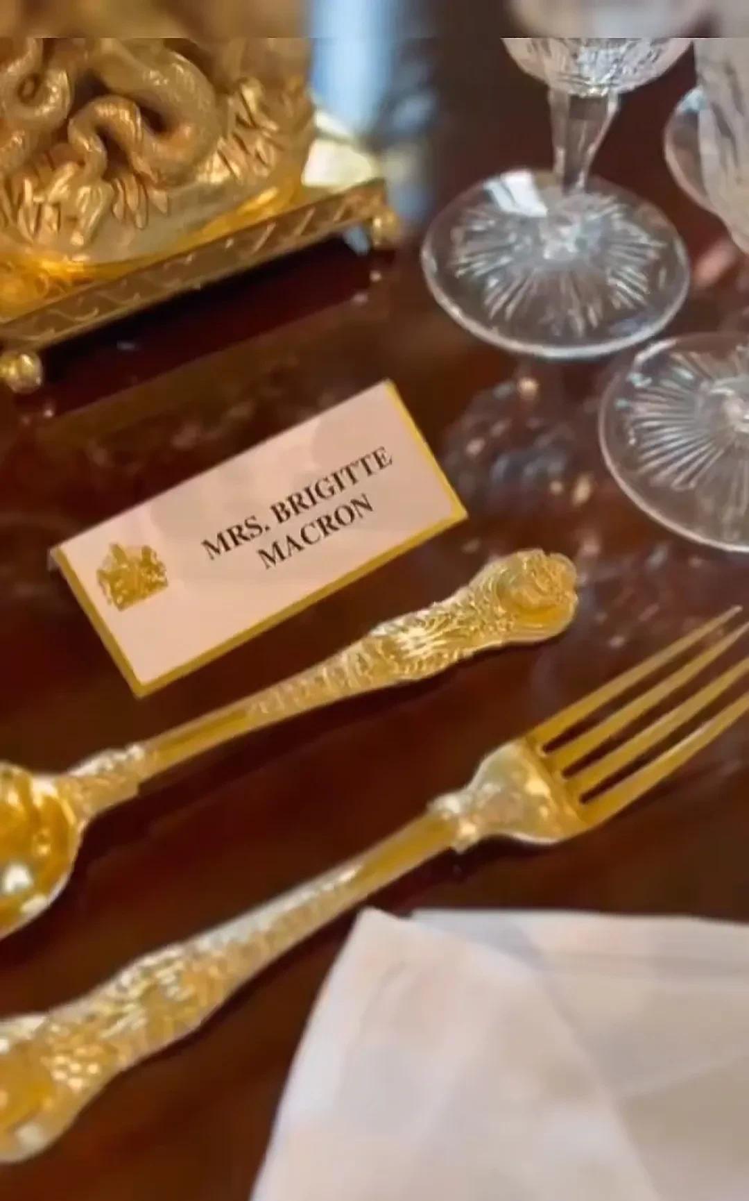 全世界最有钱的王室就是英国，单单温莎城堡的圣乔治宴会厅，把黄金餐具卖了都不知道值