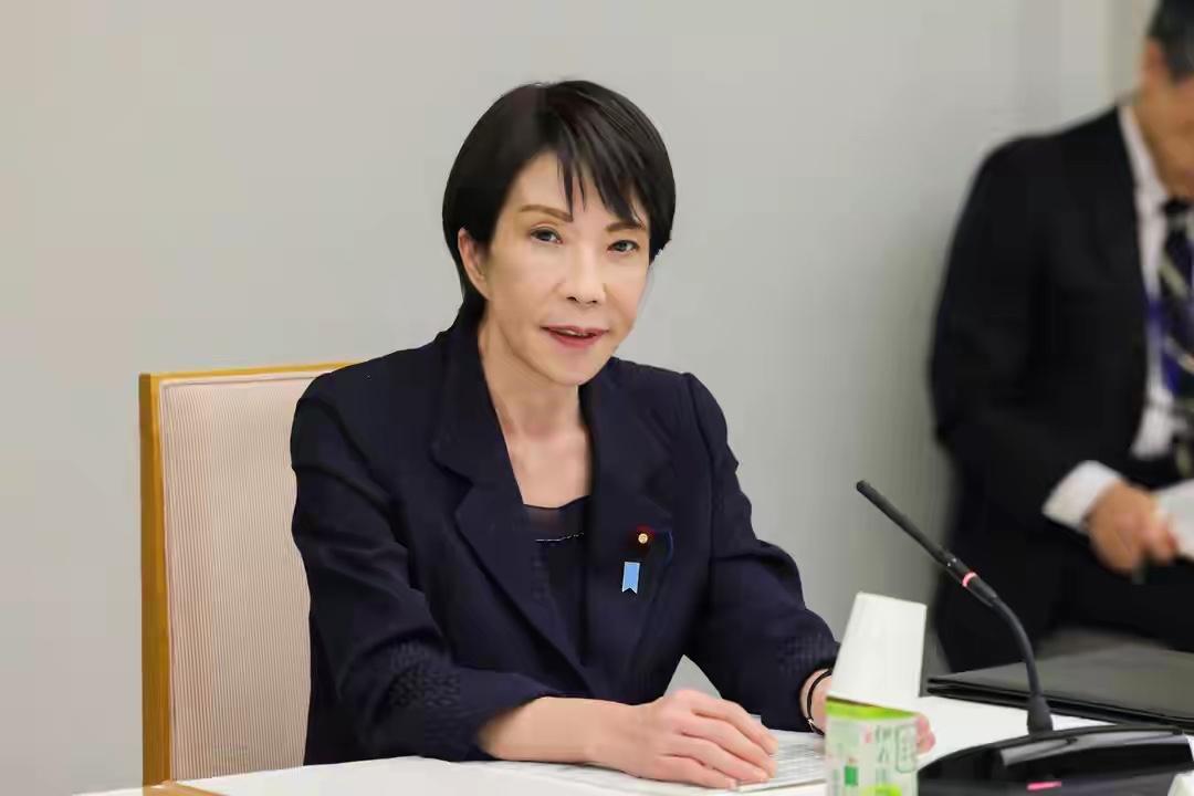 中俄打草惊蛇，9架军机盘旋日本海，韩国紧急避险，高市怕啥来啥日本海空域突然响