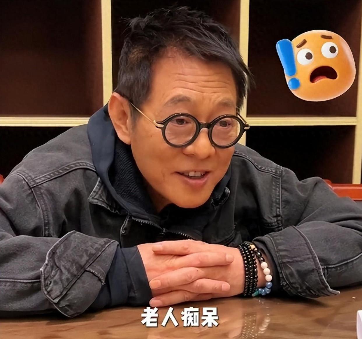 63岁李连杰近况引热议玩命赚的钱换不回好身体咱实打实说，这阵子李连杰的近况刷遍全网，好多人看着镜头里