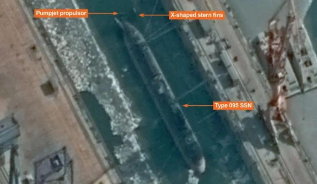 美媒：中国“下饺子”，095震撼登场，像造香肠一样造核潜艇。《简氏军事》最近放
