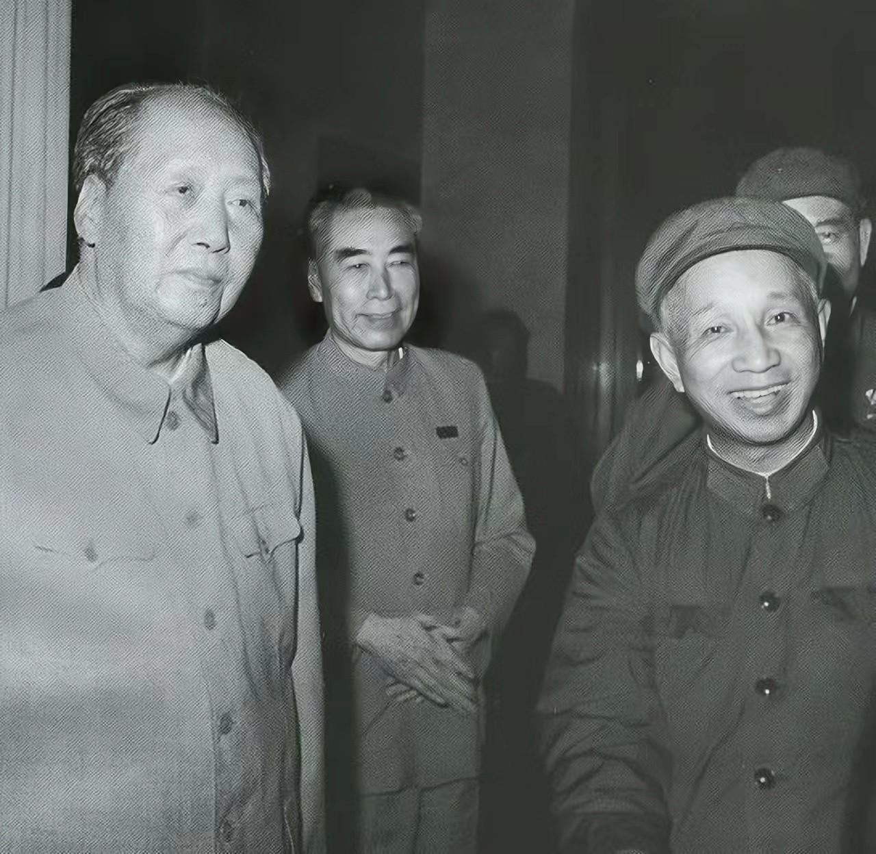 1950年，粟裕参加了七届三中全会，提出两点建议。第一是增加攻台兵力至16个军，