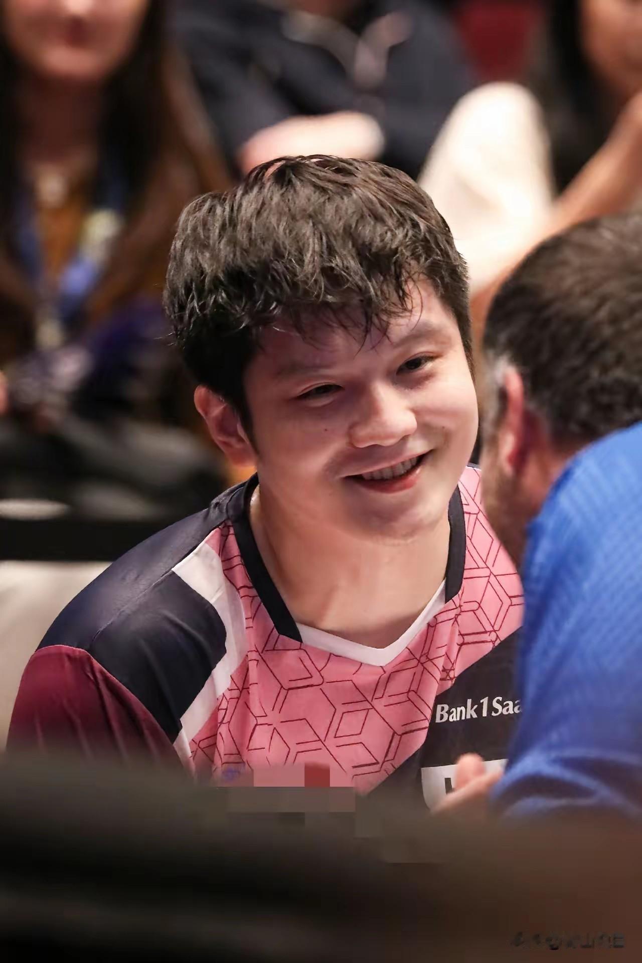 樊振东这次不去乒超总决赛，反而留在德国和波尔过圣诞节，表面看是赛程冲突，细想却是