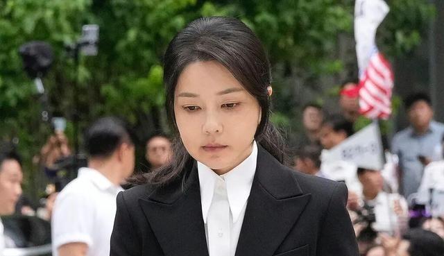 最近韩国政坛爆出了一个让全亚洲都目瞪口呆的惊天消息，你绝对无法想象。身陷囹圄的韩