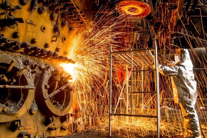 一旦涉及工人岗位，普通工人的工资往往难以提升，社会地位也难以提高。为何大家都热衷