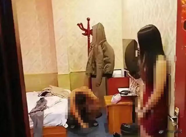 山西，男子下班后感觉很无聊，拿出手机联系了之前认识的一个女网友，准备相约见面。男